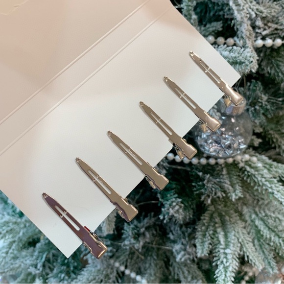 Chanel VIP Hair Clips - Picture 3 of 3